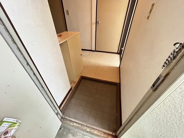 物件内観写真4　(玄関)
