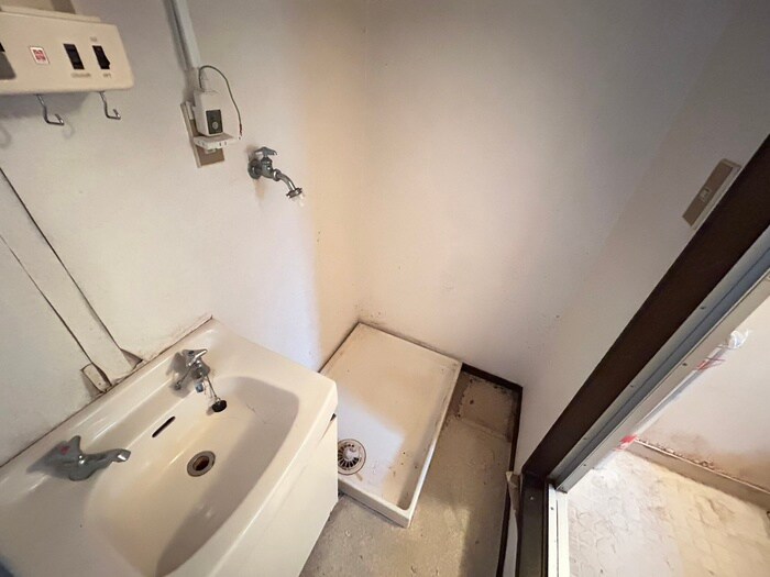 物件内観写真11　(洗濯機置場)