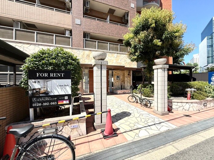 物件外観写真2　(エントランス部分)