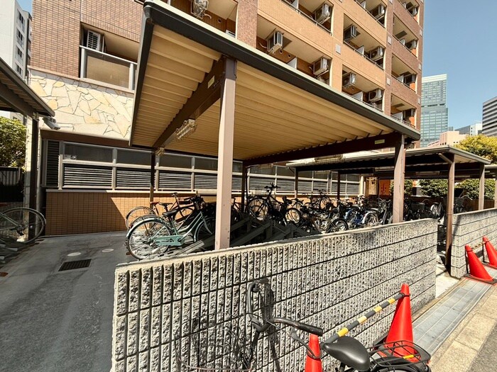 物件外観写真3　(駐輪場)