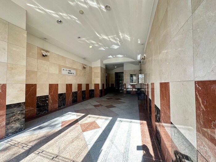 物件外観写真5　(エントランス部分)