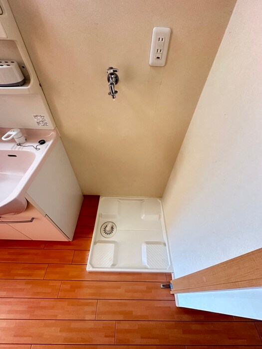 物件内観写真17　(洗濯機置場)