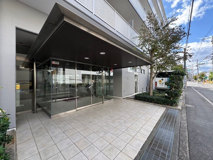 物件外観写真2　(エントランス部分)