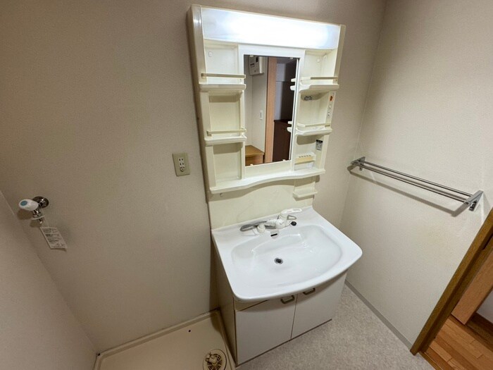 物件内観写真8　(洗面)