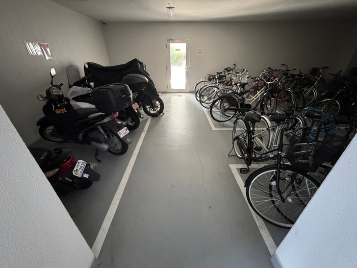 物件外観写真4　(駐輪場)