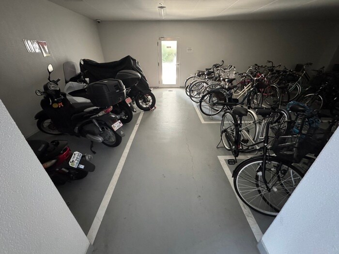 物件外観写真4　(駐輪場)