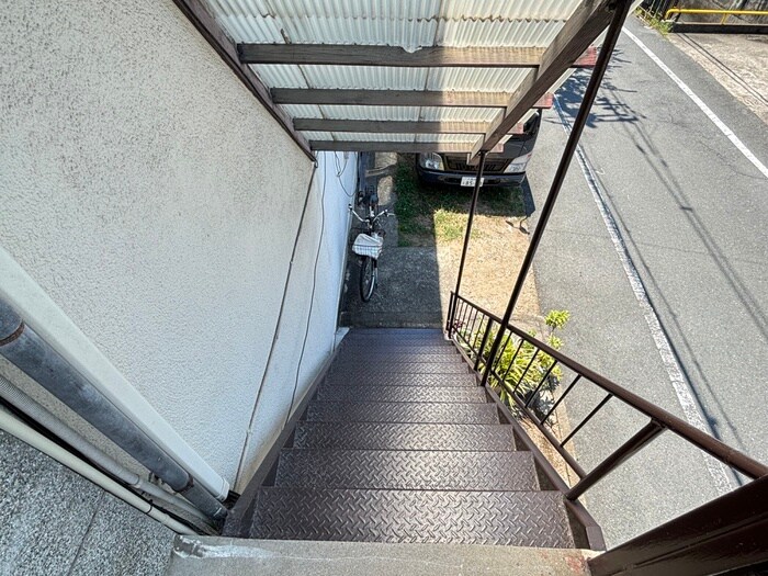 物件外観写真5　(エントランス部分)