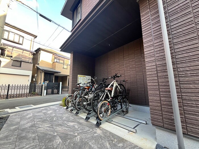 物件外観写真4　(駐輪場)