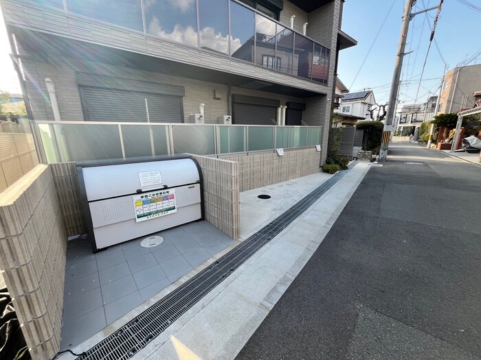 物件外観写真6　(エントランス部分)