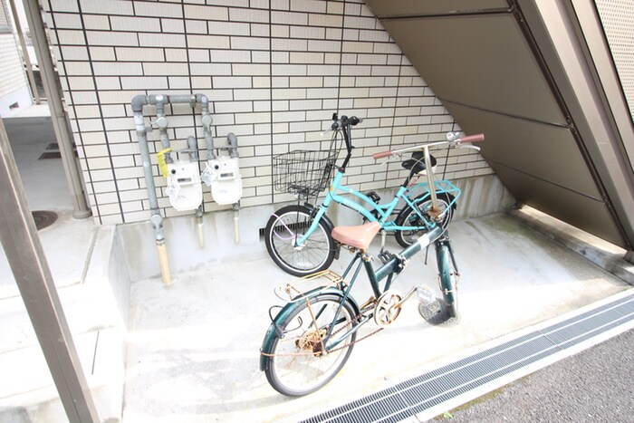 物件外観写真4　(駐輪場)