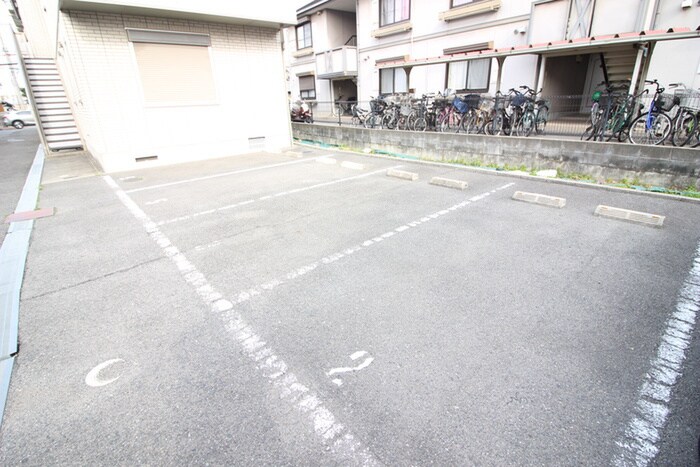 物件外観写真6　(駐車場)