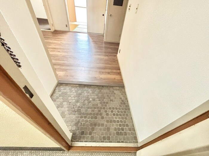 物件内観写真16　(玄関)