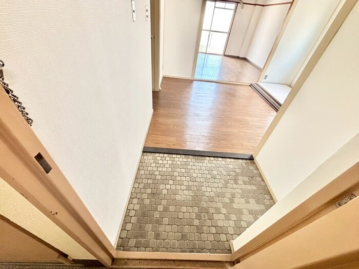 物件内観写真17　(玄関)