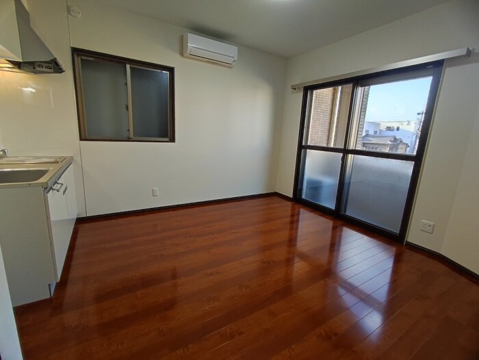 物件内観写真8　(室内からの展望)