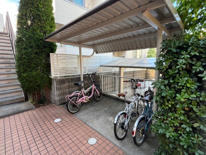 物件外観写真6　(駐輪場)