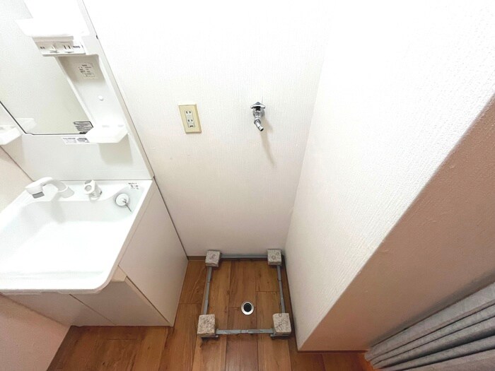 物件内観写真13　(洗濯機置場)