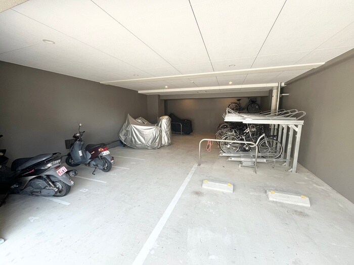 物件外観写真3　(駐輪場)