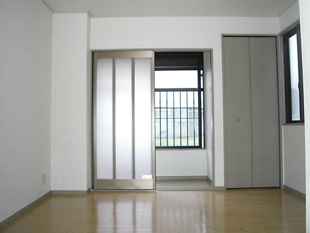 物件内観写真7　(室内からの展望)