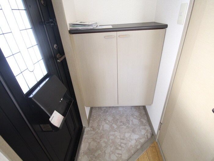 物件内観写真16　(玄関)