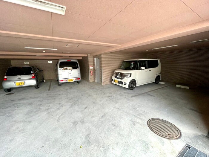 物件外観写真4　(駐車場)