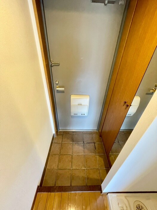 物件内観写真14　(玄関)