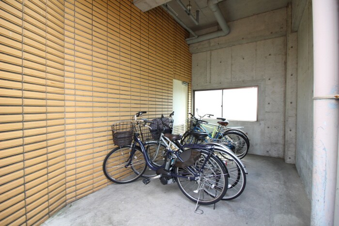 物件外観写真4　(駐輪場)