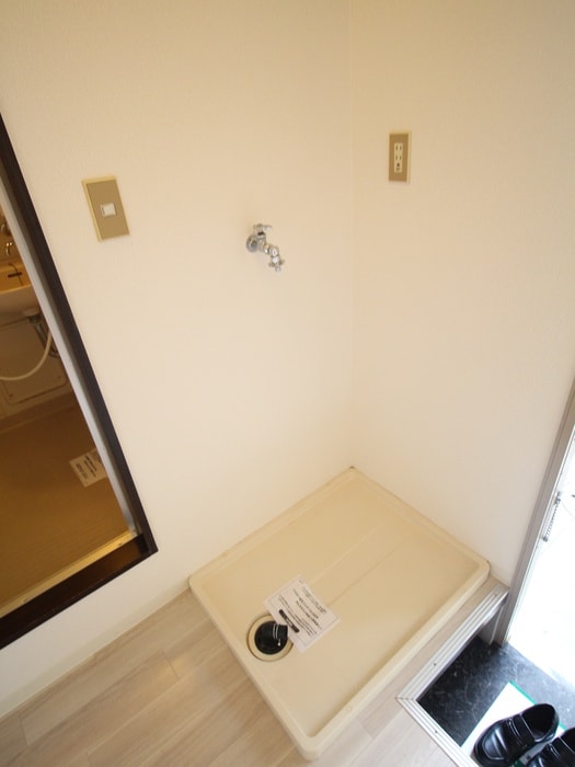 物件内観写真9　(洗濯機置場)