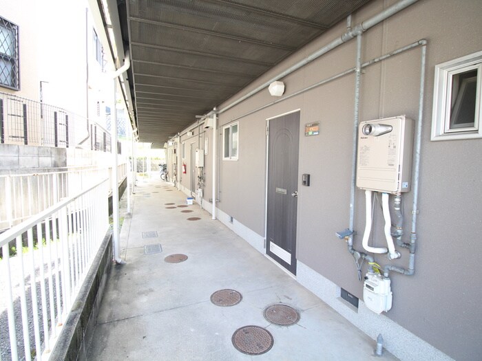 物件外観写真3　(エントランス部分)