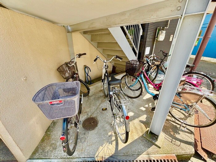 物件外観写真3　(駐輪場)