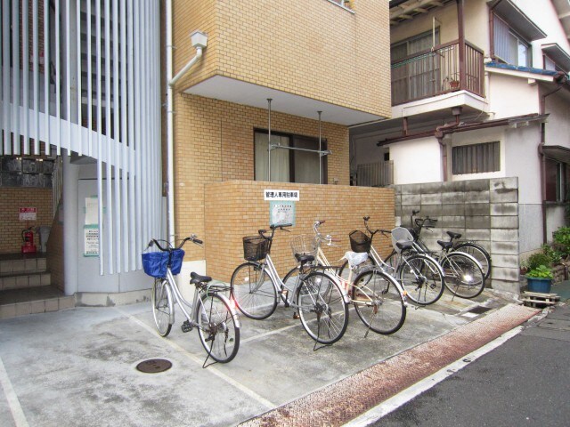 物件外観写真2　(駐輪場)