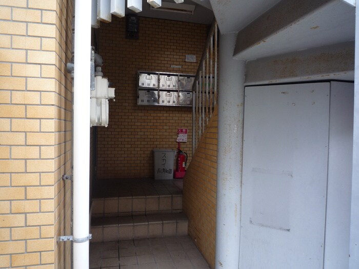 物件外観写真6　(エントランス部分)