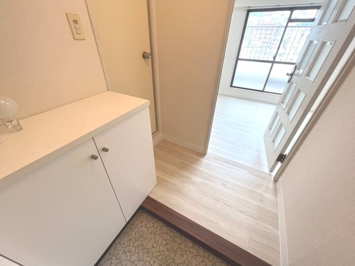 物件内観写真18　(玄関)