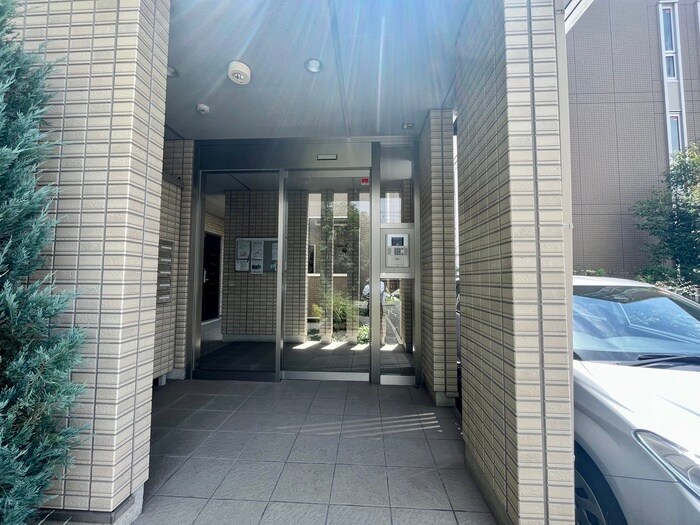物件外観写真4　(エントランス部分)