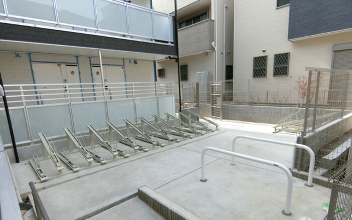 物件外観写真2　(駐輪場)