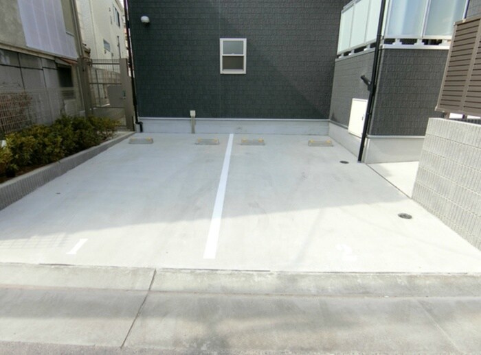 物件外観写真5　(駐車場)