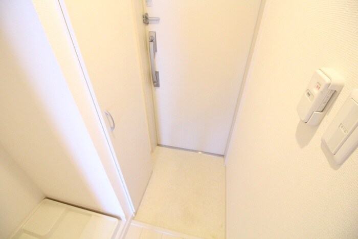 物件内観写真14　(玄関)