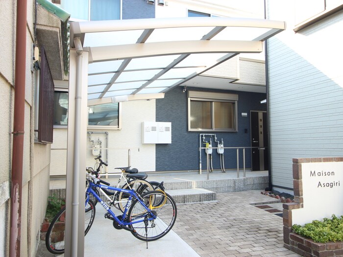 物件外観写真4　(駐輪場)