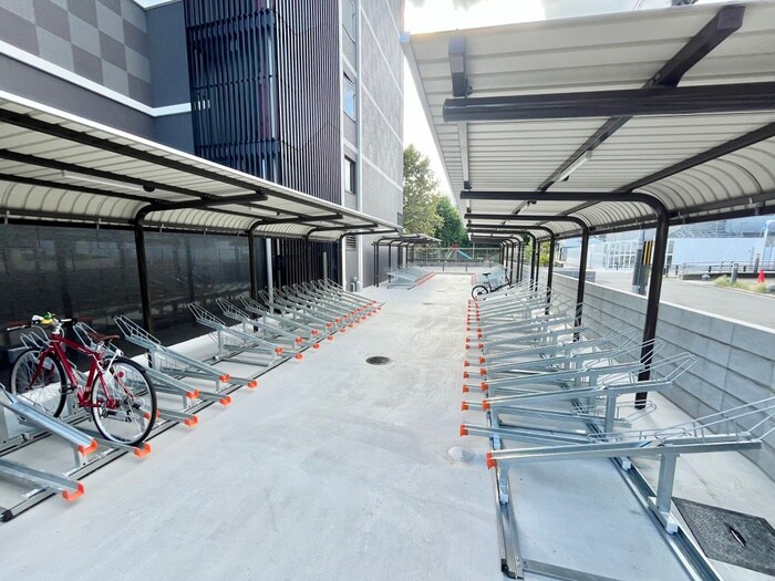 物件外観写真4　(駐輪場)