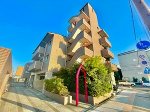 ラ・リヴェ－ルレスト外観写真