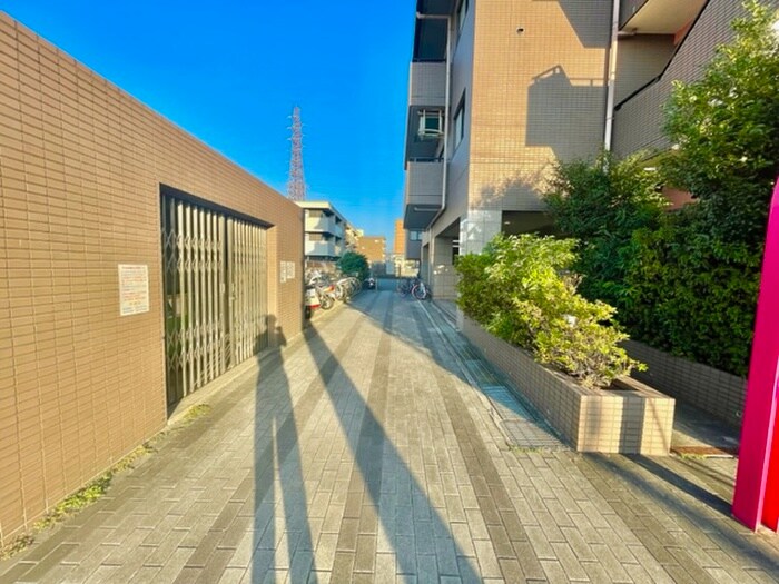 物件外観写真2　(エントランス部分)