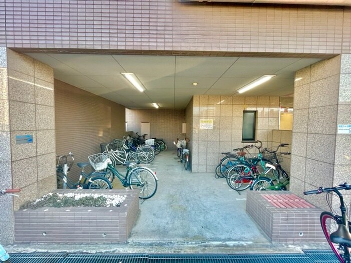物件外観写真3　(駐輪場)