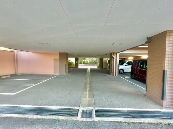 物件外観写真4　(駐車場)