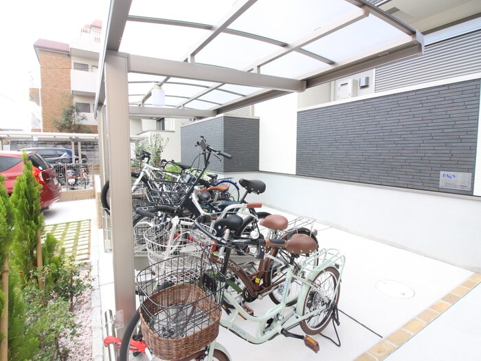 物件外観写真3　(駐輪場)