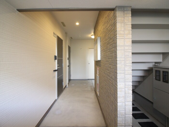 物件外観写真5　(エントランス部分)