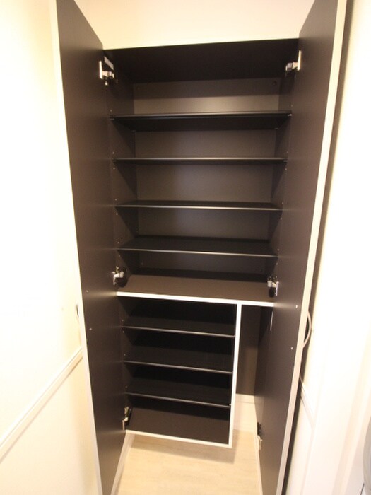 物件内観写真8　(靴箱)