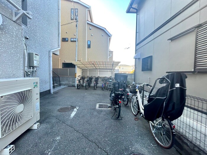物件外観写真4　(駐輪場)