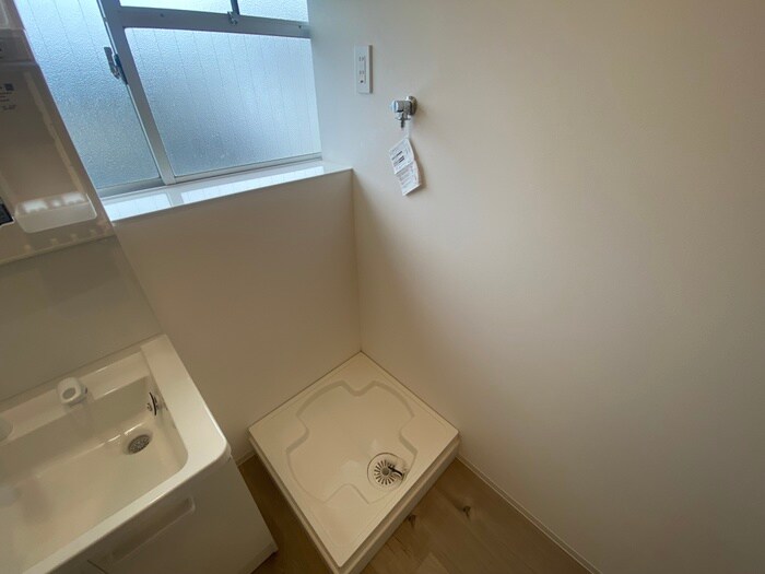 物件内観写真12　(洗濯機置場)