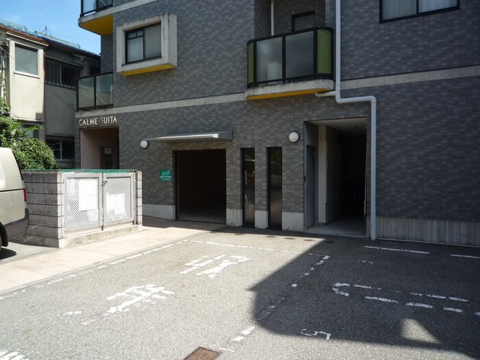 物件外観写真3　(駐車場)