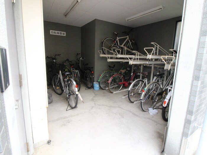 物件外観写真6　(駐輪場)