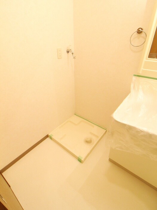 物件内観写真16　(洗濯機置場)